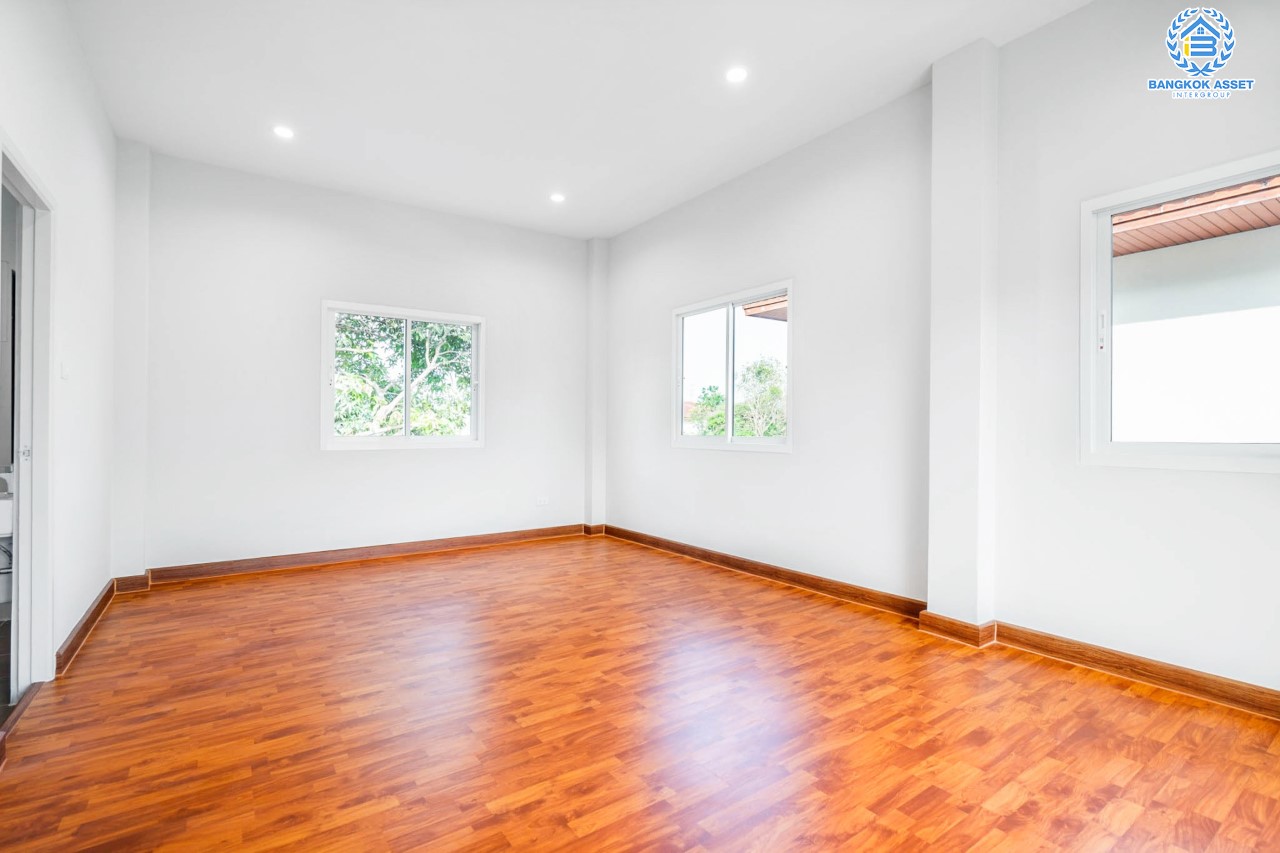 บ้านมือสองตกแต่งใหม่ ม.รติรมย์ 2 ราชพฤกษ์-กาญจนาภิเษก ซ.สวนผัก32 บ้านดีไซน์สวยพร้อมอยู่ เนื้อที่ 59.4 ตร.ว. ฟังก์ชัน 3 ห้องนอน 2 ห้องน้ำ 2 ที่จอดรถ บนทำเลศักยภาพ เชื่อมต่อหลายเส้นทางหลัก ใกล้ทางด่วน "ศรีรัช" และแหล่ง Community Mall ชั้นนำมากมาย